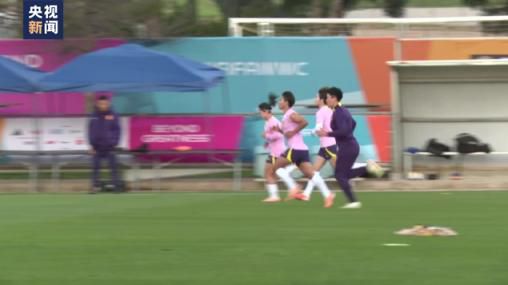 此前那不勒斯官方宣布，俱乐部与奥斯梅恩续约至2026年。